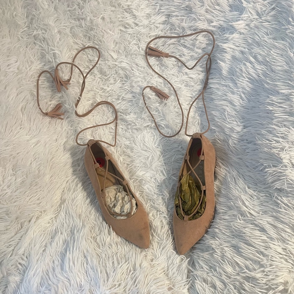 Esprit Lace-Up ballerina Pointed Toe tiny block kitten heels